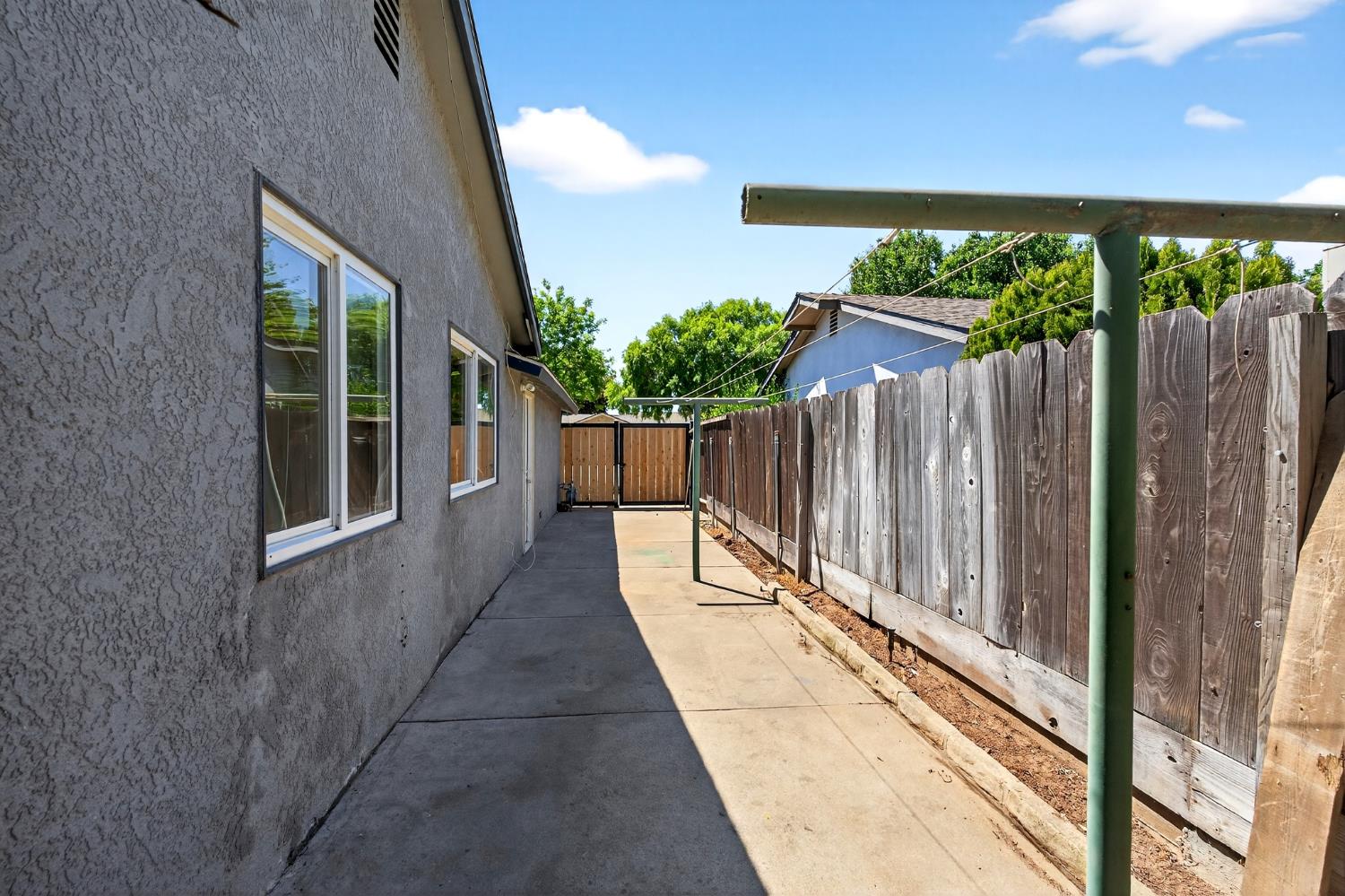 4462 N Van Dyke Ave, Fresno, CA 93705