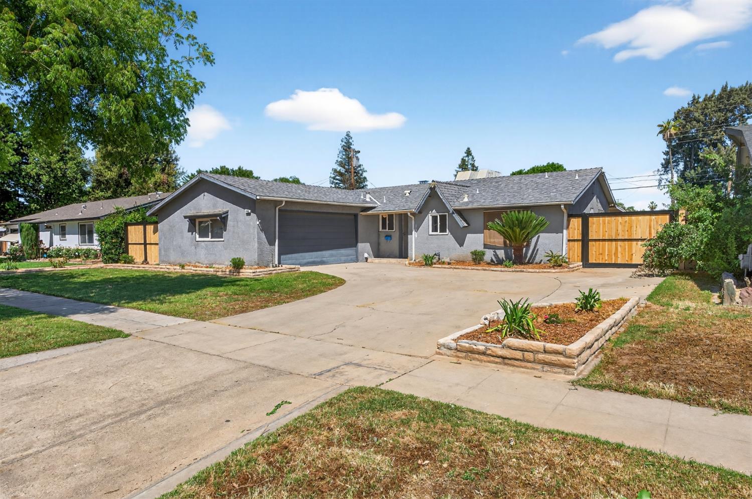 4462 N Van Dyke Ave, Fresno, CA 93705
