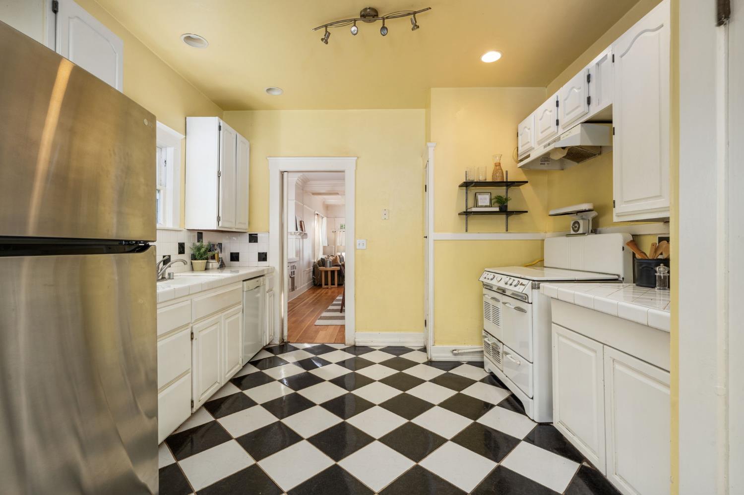 1234 N Del Mar Ave, Fresno, CA 93728