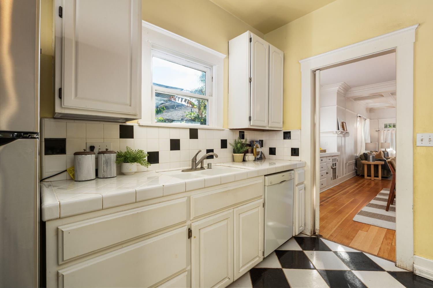 1234 N Del Mar Ave, Fresno, CA 93728