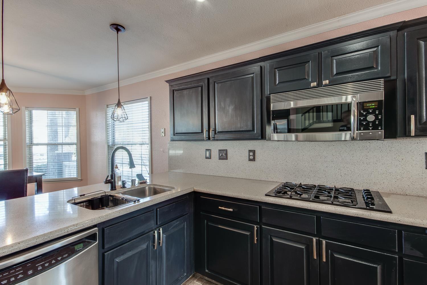 166 Bedford Ave, Clovis, CA 93611