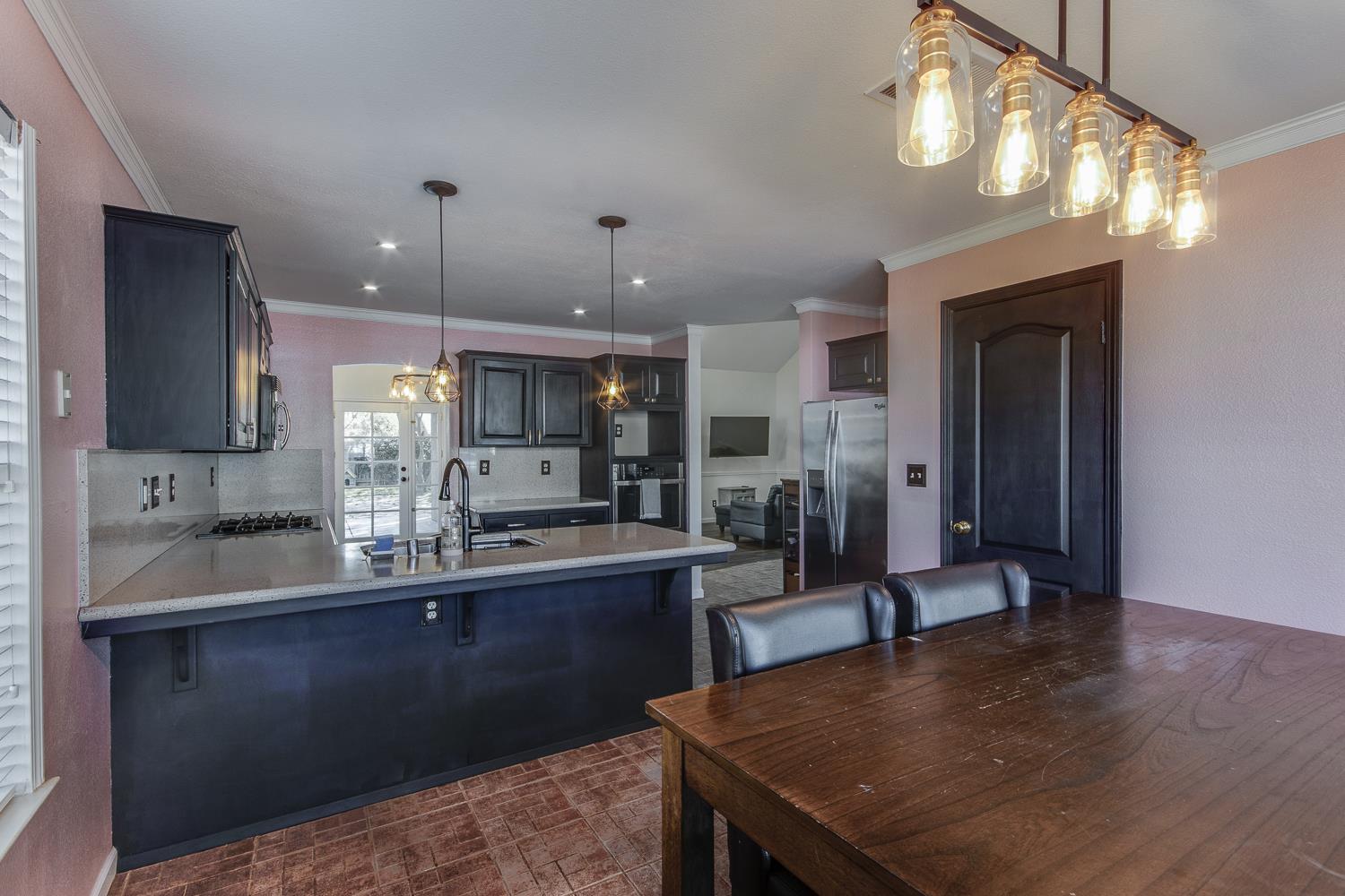 166 Bedford Ave, Clovis, CA 93611