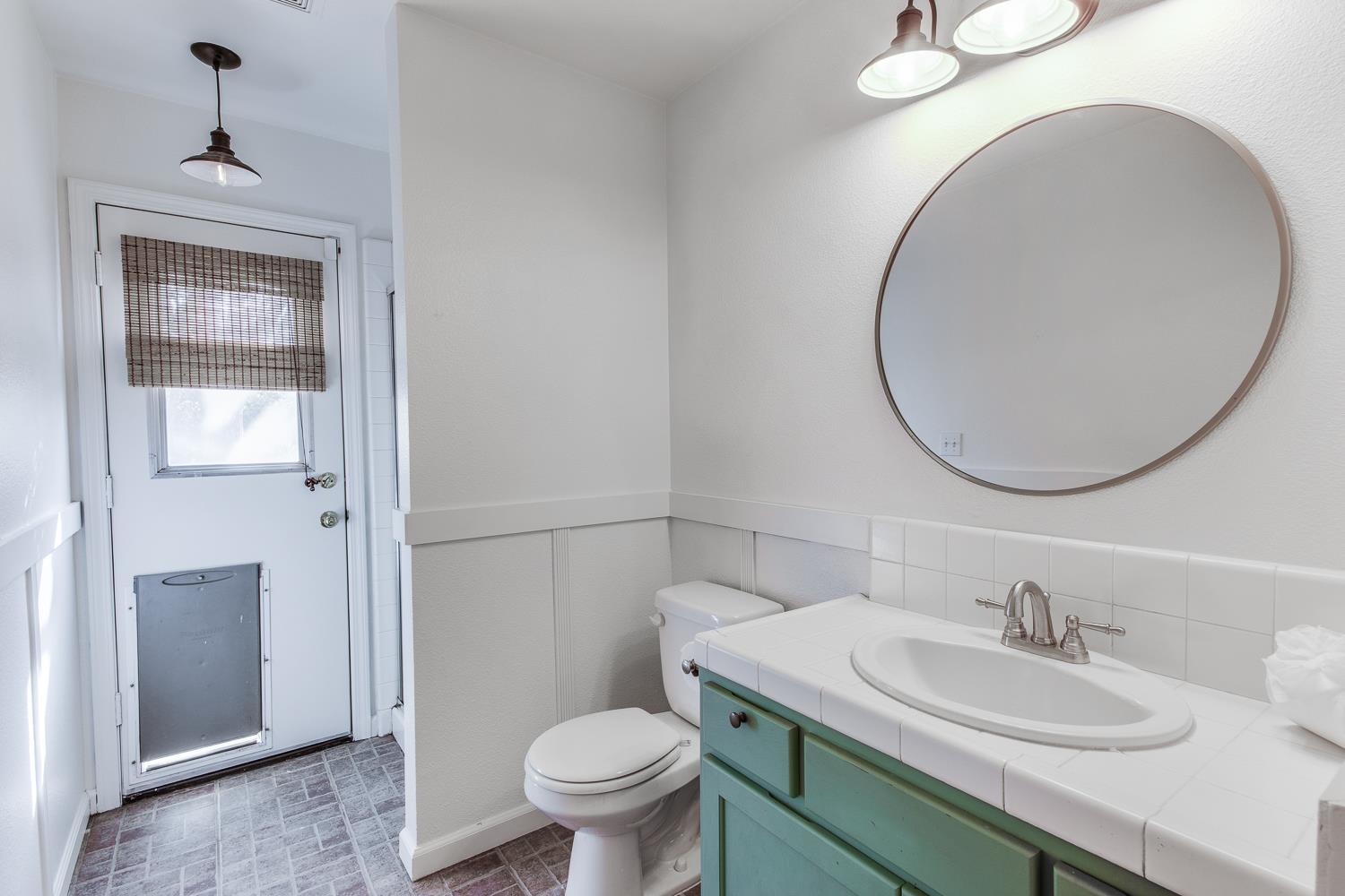 166 Bedford Ave, Clovis, CA 93611