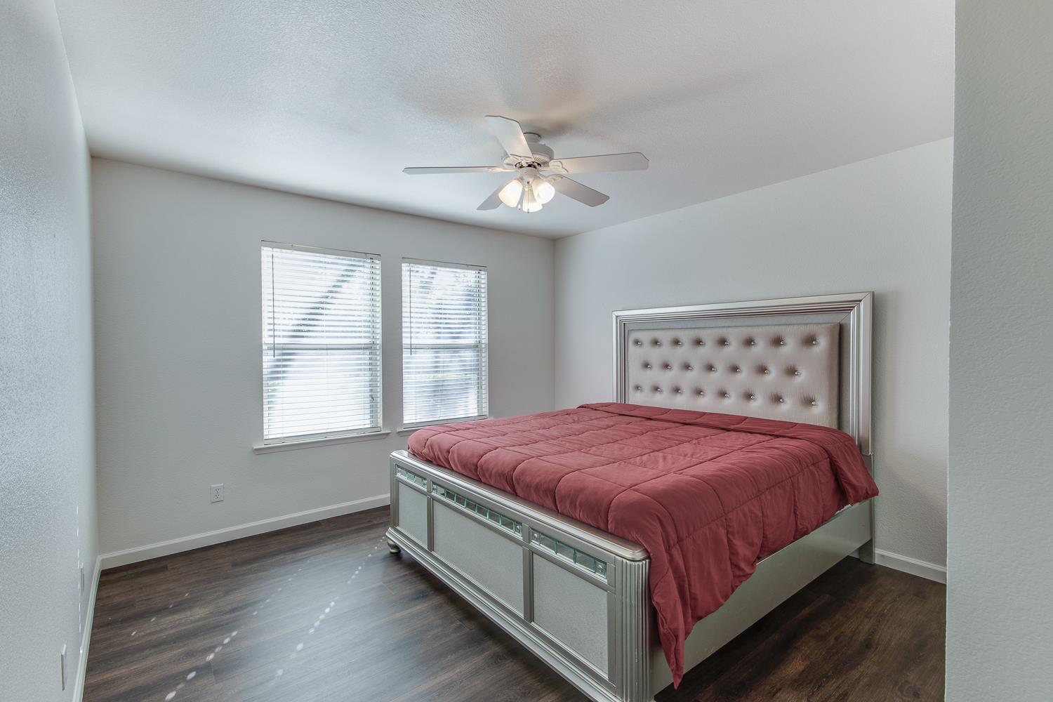 166 Bedford Ave, Clovis, CA 93611