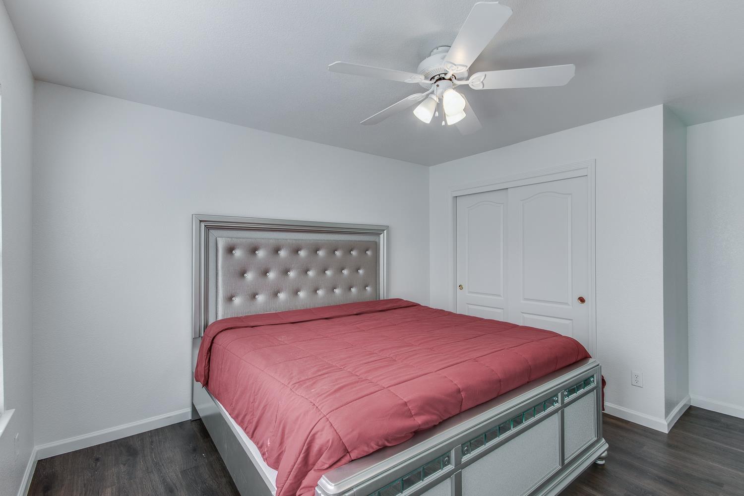 166 Bedford Ave, Clovis, CA 93611