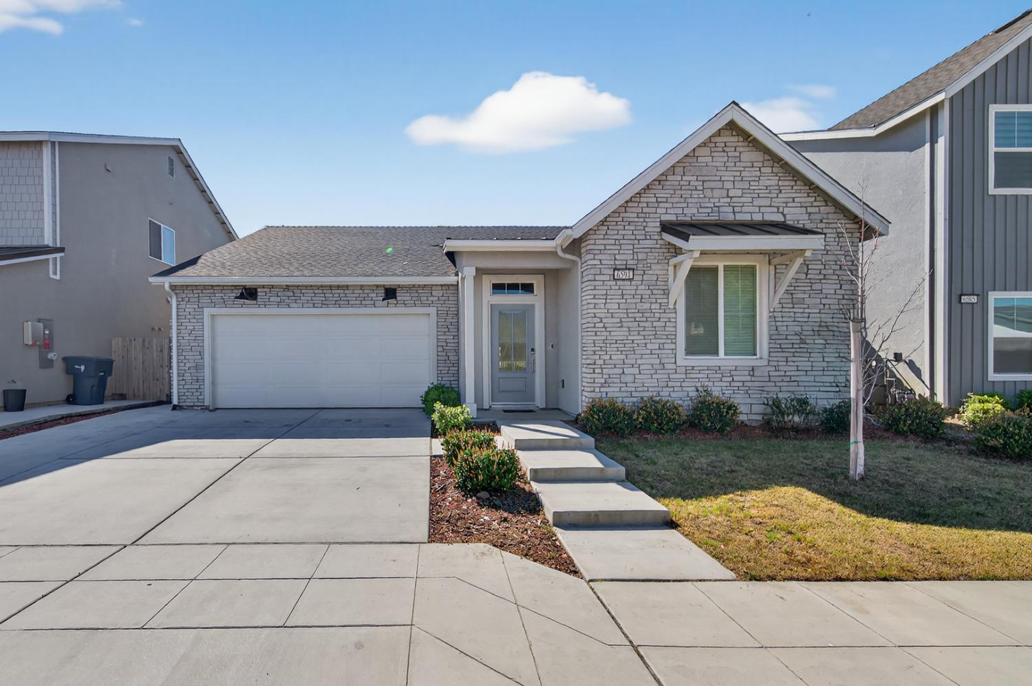 6591 E Liberty Ave, Fresno, CA 93727