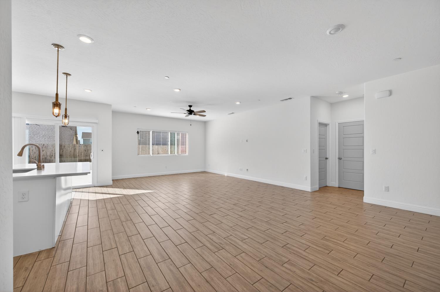 6591 E Liberty Ave, Fresno, CA 93727