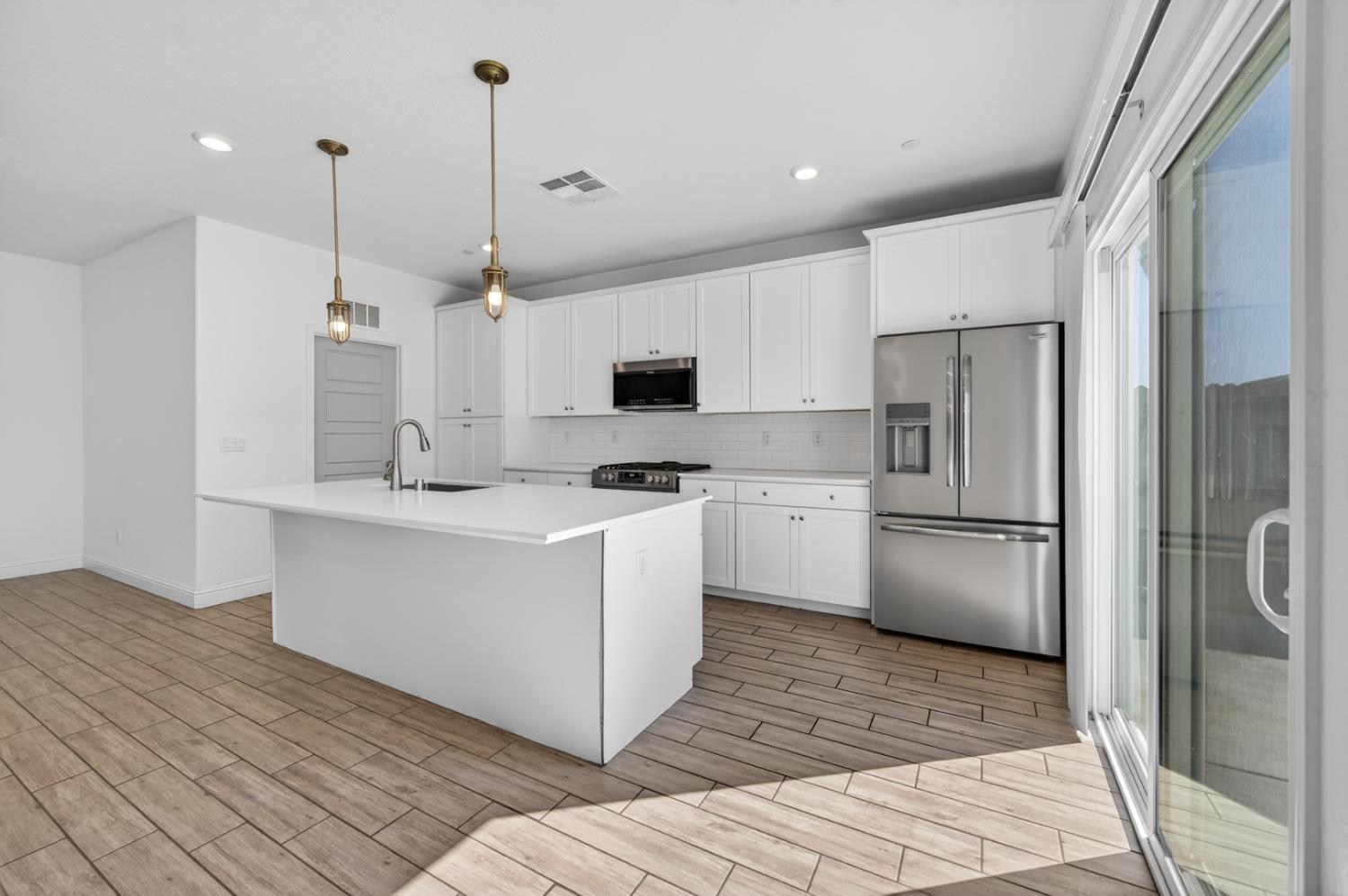 6591 E Liberty Ave, Fresno, CA 93727