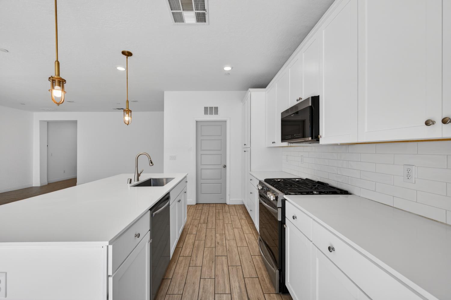 6591 E Liberty Ave, Fresno, CA 93727