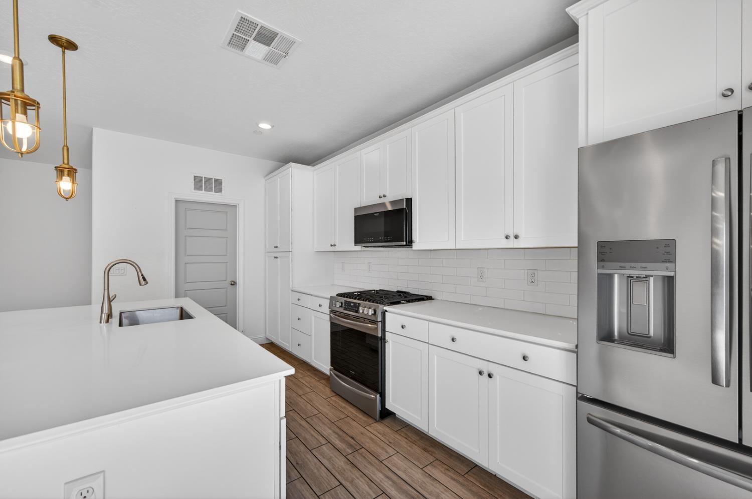 6591 E Liberty Ave, Fresno, CA 93727