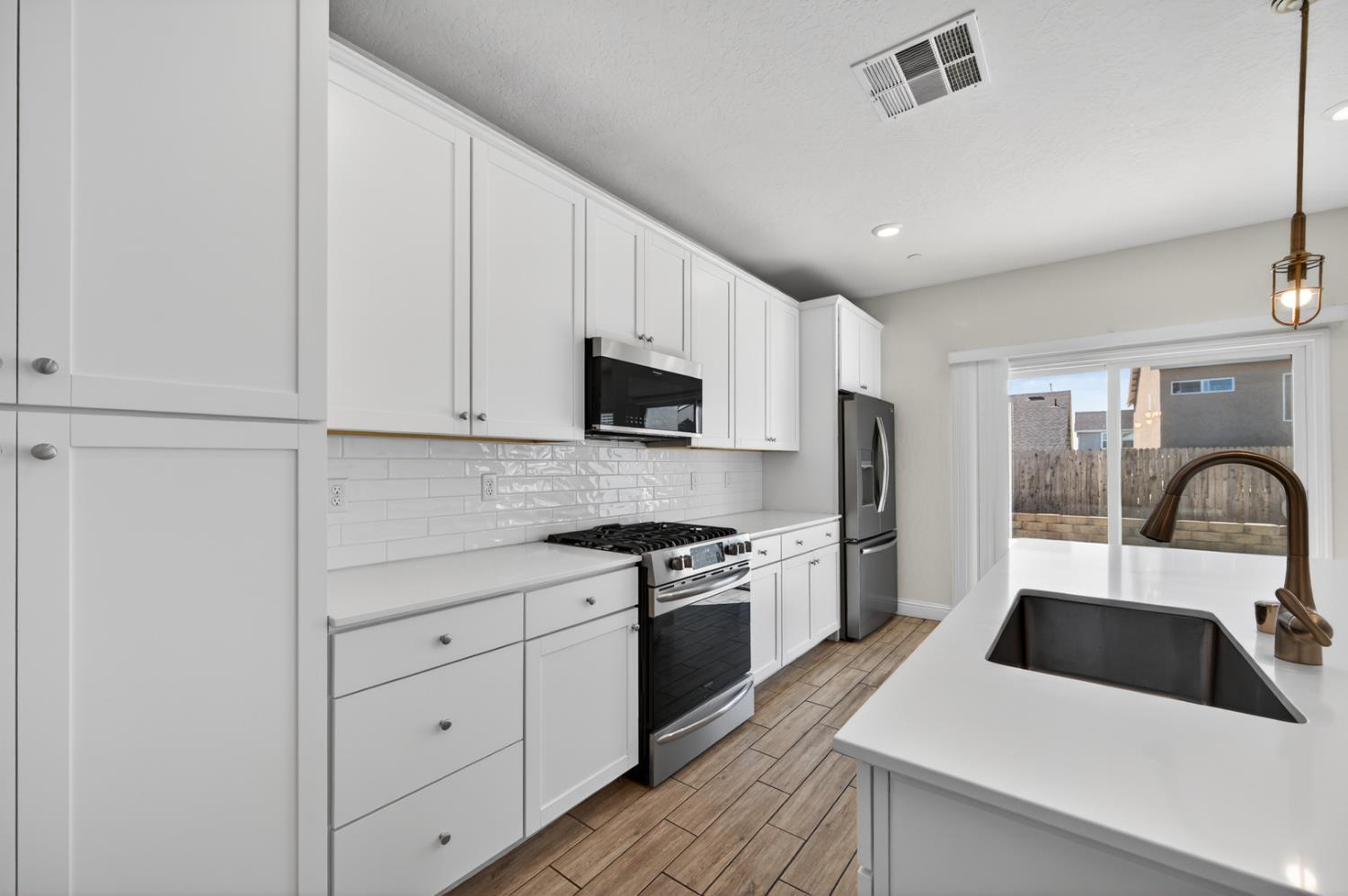 6591 E Liberty Ave, Fresno, CA 93727