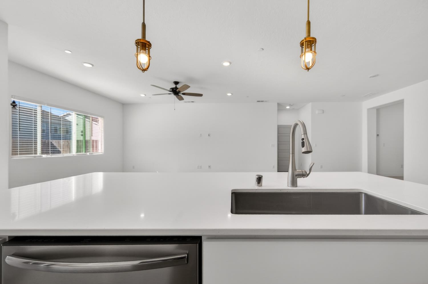 6591 E Liberty Ave, Fresno, CA 93727