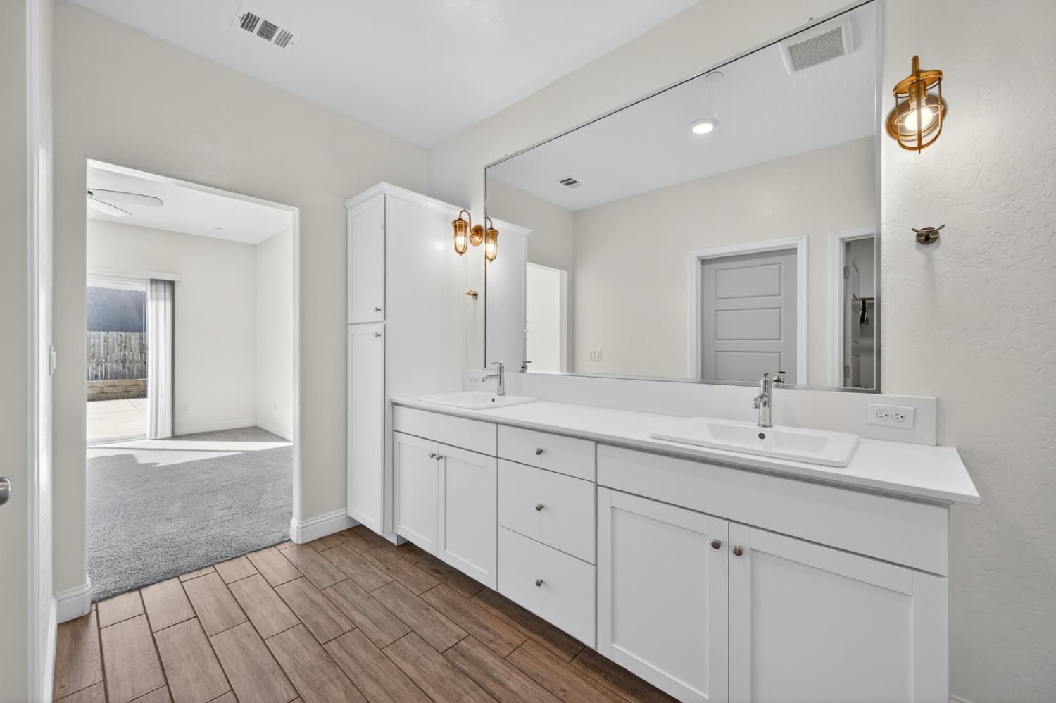 6591 E Liberty Ave, Fresno, CA 93727