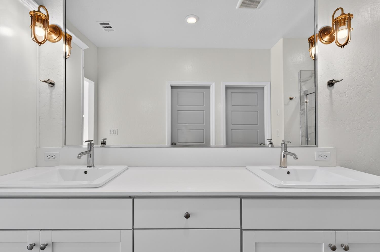 6591 E Liberty Ave, Fresno, CA 93727