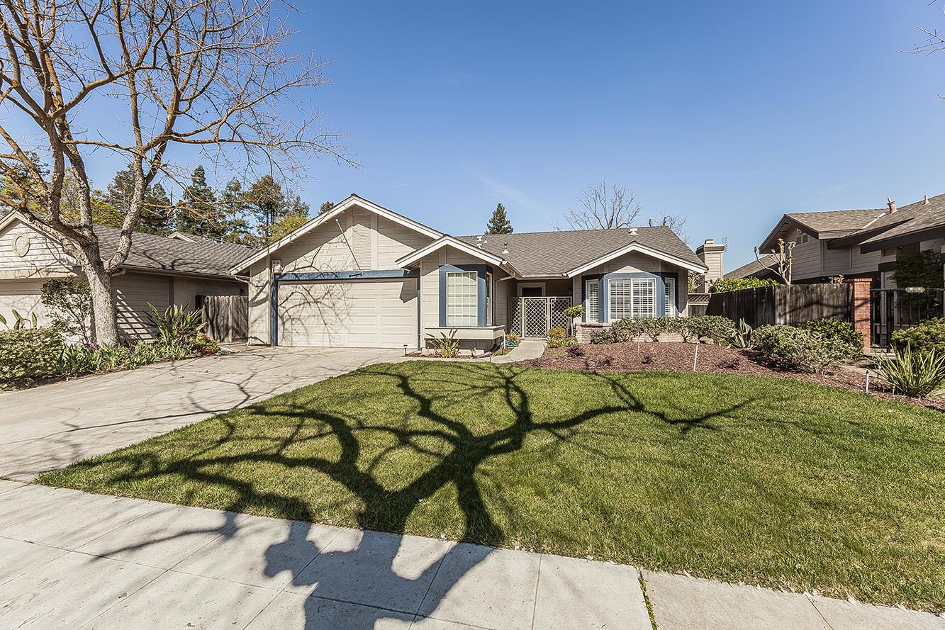 3276 W Spruce Ave, Fresno, CA 93711