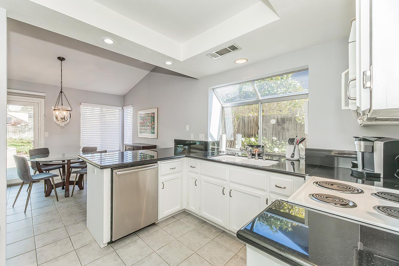 3276 W Spruce Ave, Fresno, CA 93711