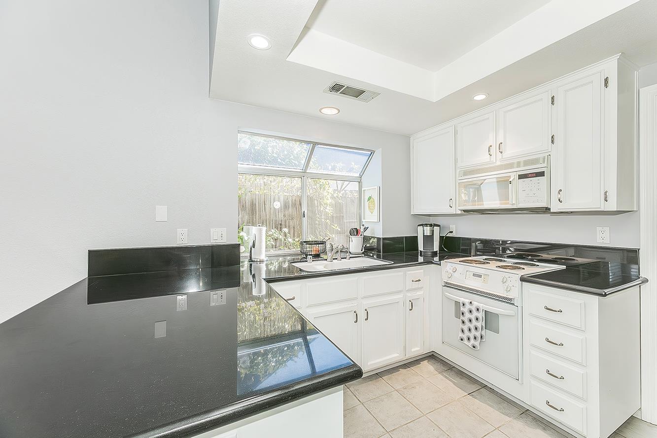 3276 W Spruce Ave, Fresno, CA 93711