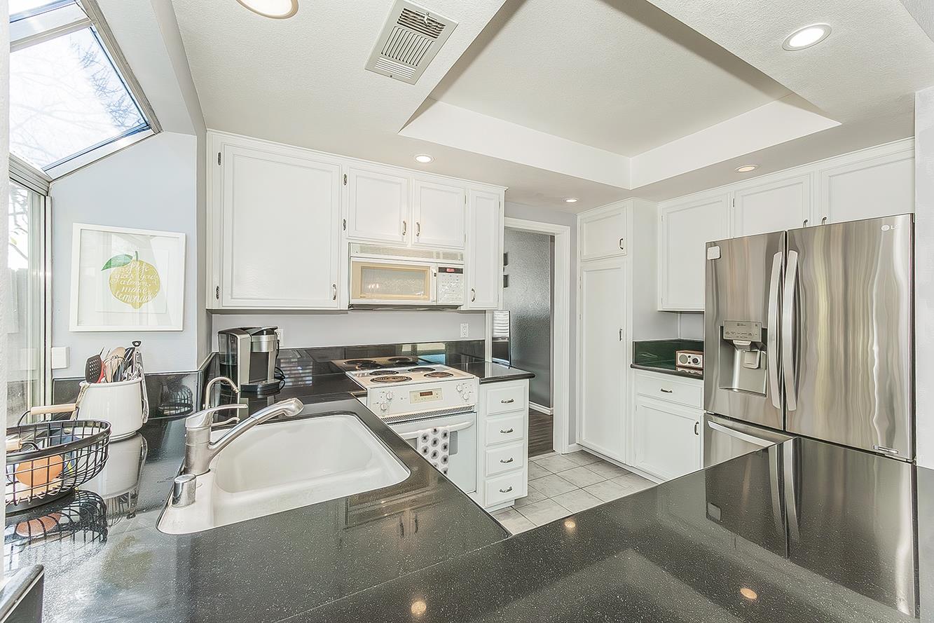 3276 W Spruce Ave, Fresno, CA 93711