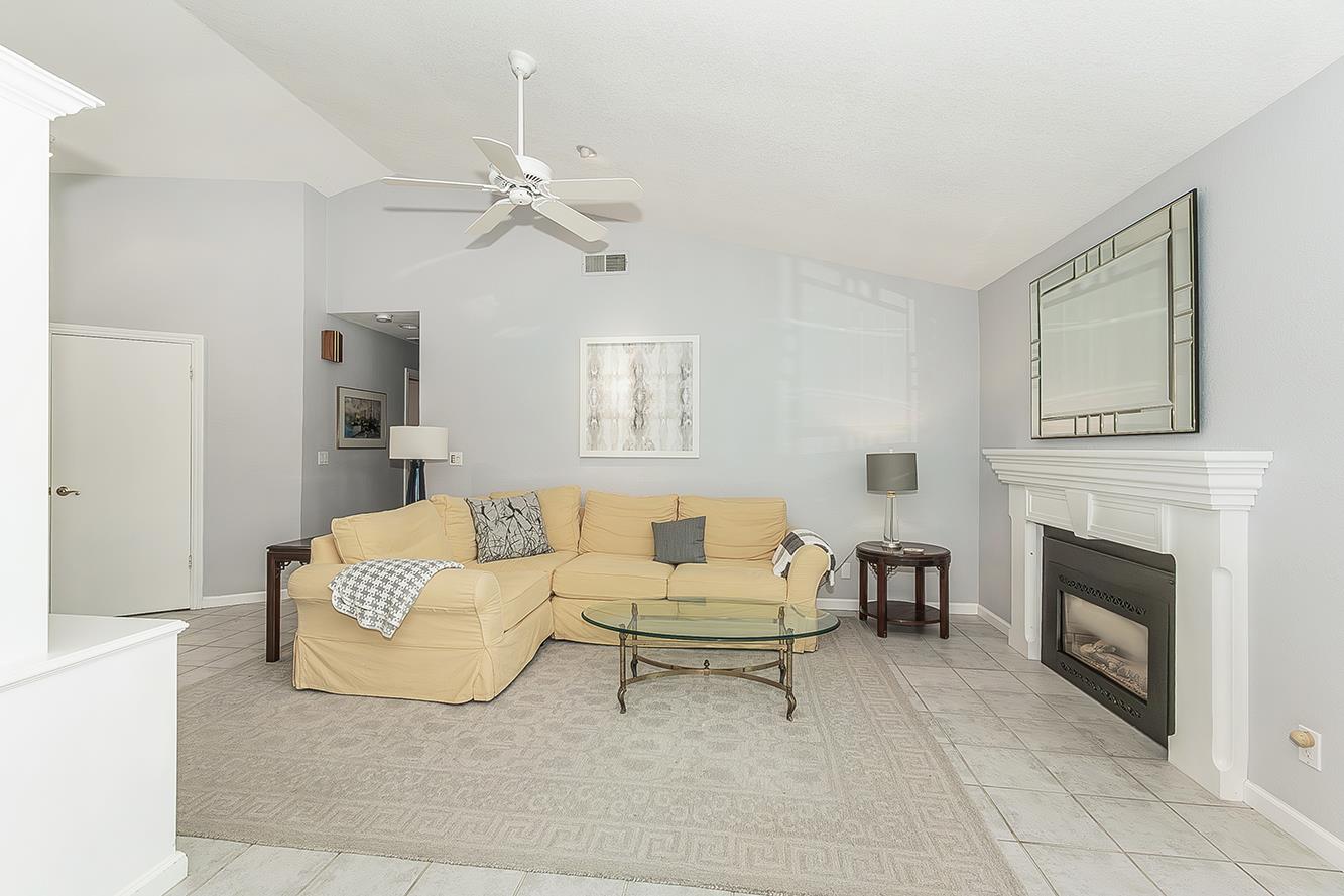 3276 W Spruce Ave, Fresno, CA 93711