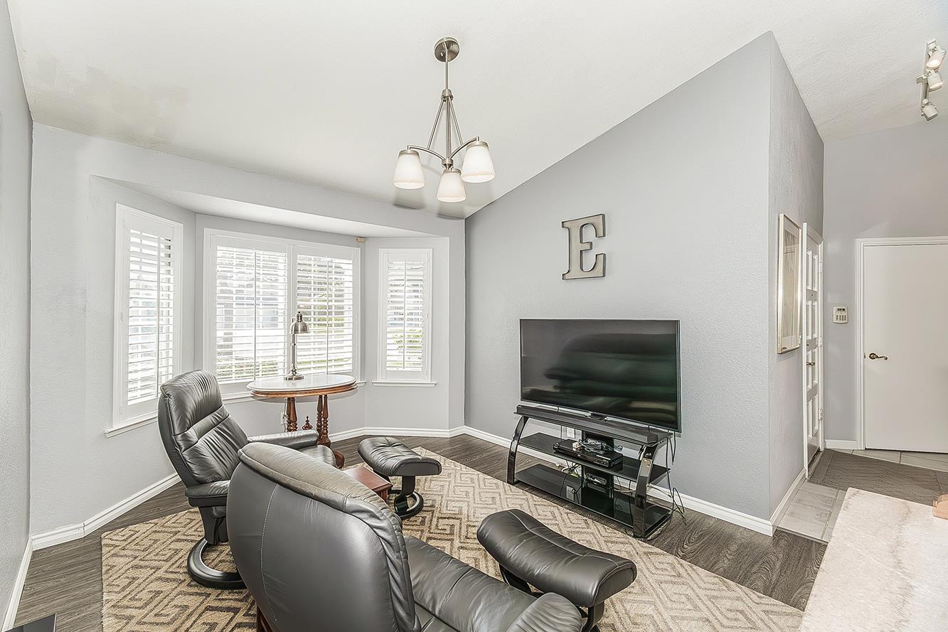 3276 W Spruce Ave, Fresno, CA 93711