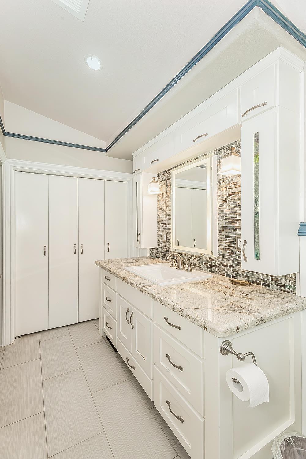 3276 W Spruce Ave, Fresno, CA 93711