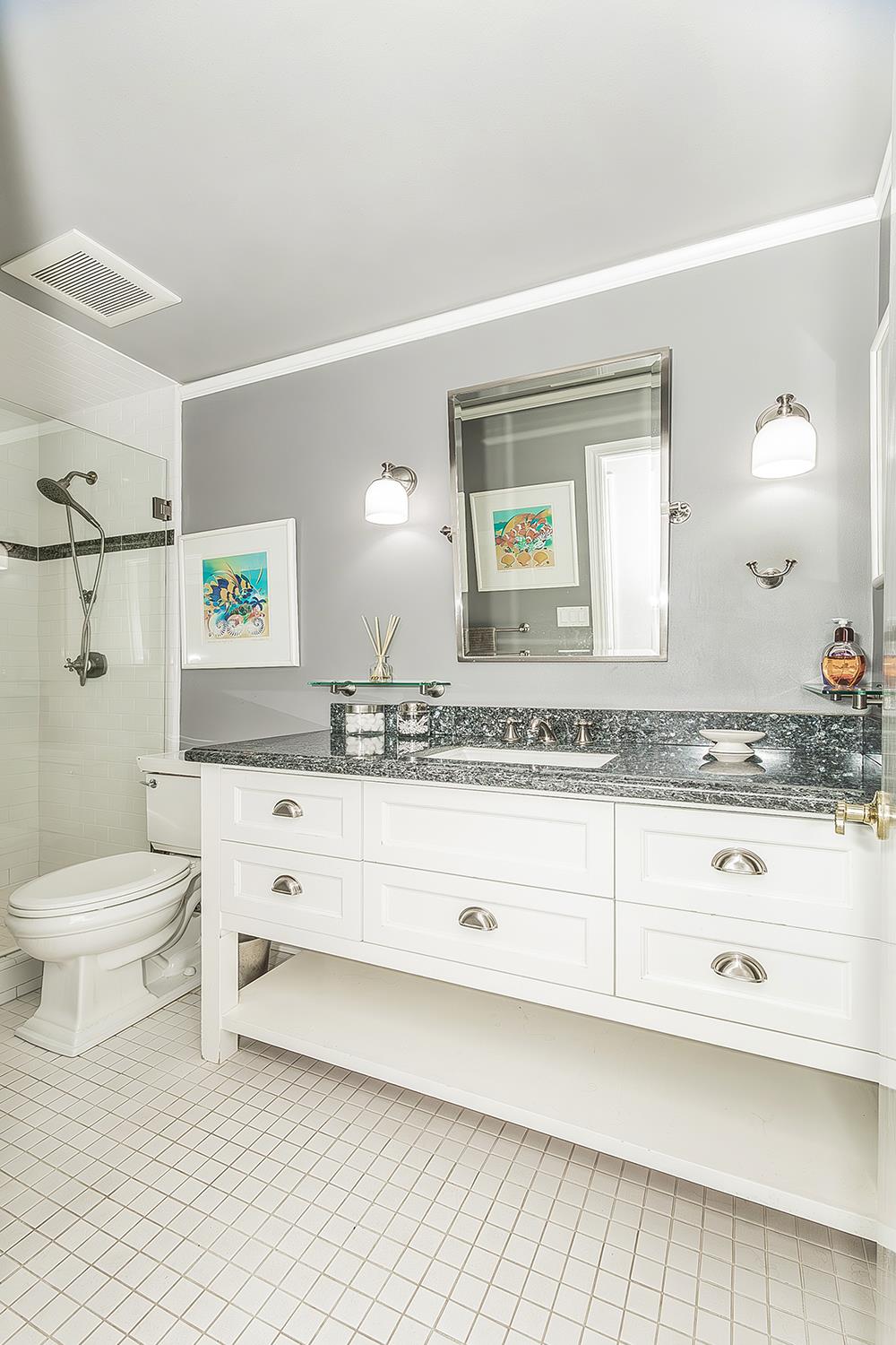 3276 W Spruce Ave, Fresno, CA 93711