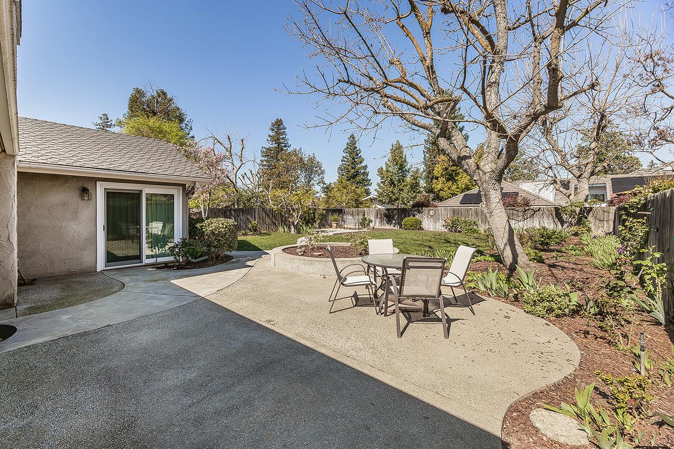 3276 W Spruce Ave, Fresno, CA 93711