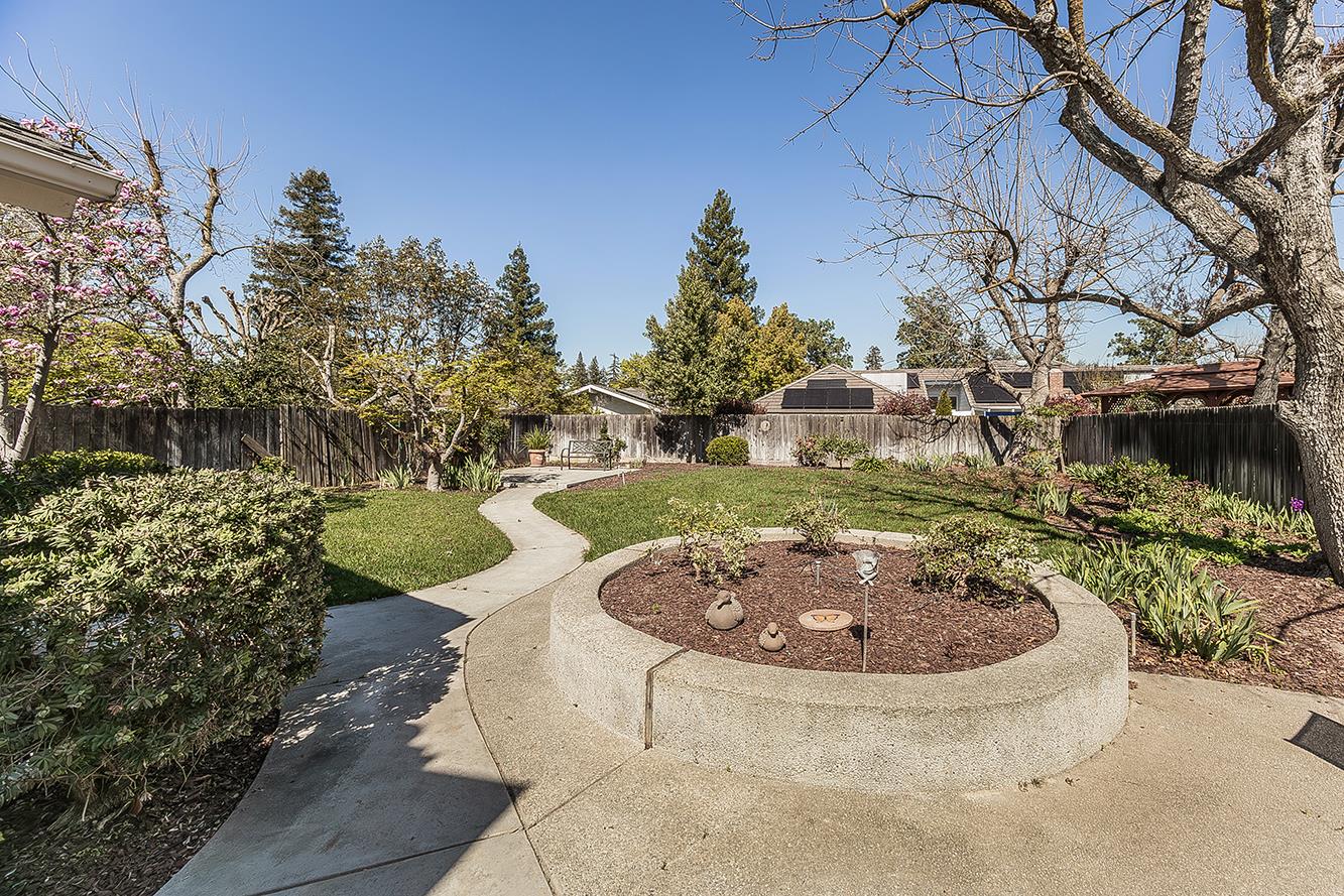 3276 W Spruce Ave, Fresno, CA 93711