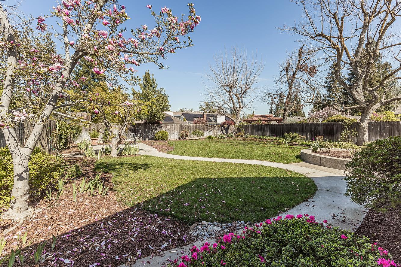 3276 W Spruce Ave, Fresno, CA 93711