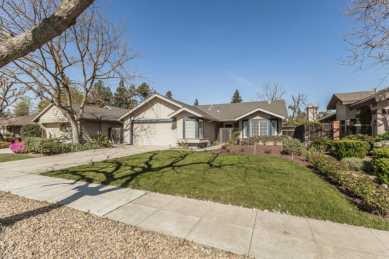 3276 W Spruce Ave, Fresno, CA 93711