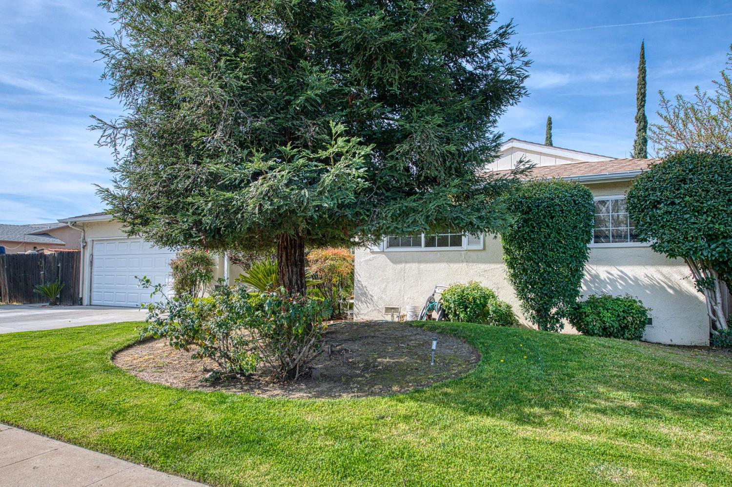 2306 Stanford Ave, Clovis, CA 93611