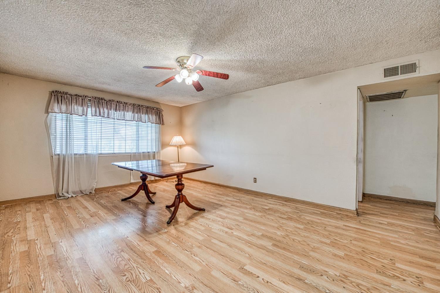 2306 Stanford Ave, Clovis, CA 93611