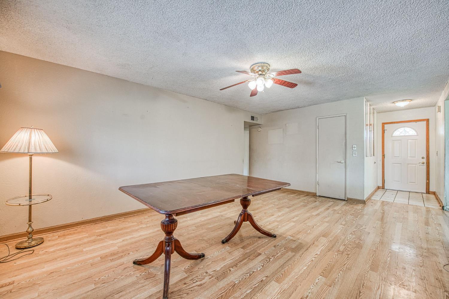 2306 Stanford Ave, Clovis, CA 93611