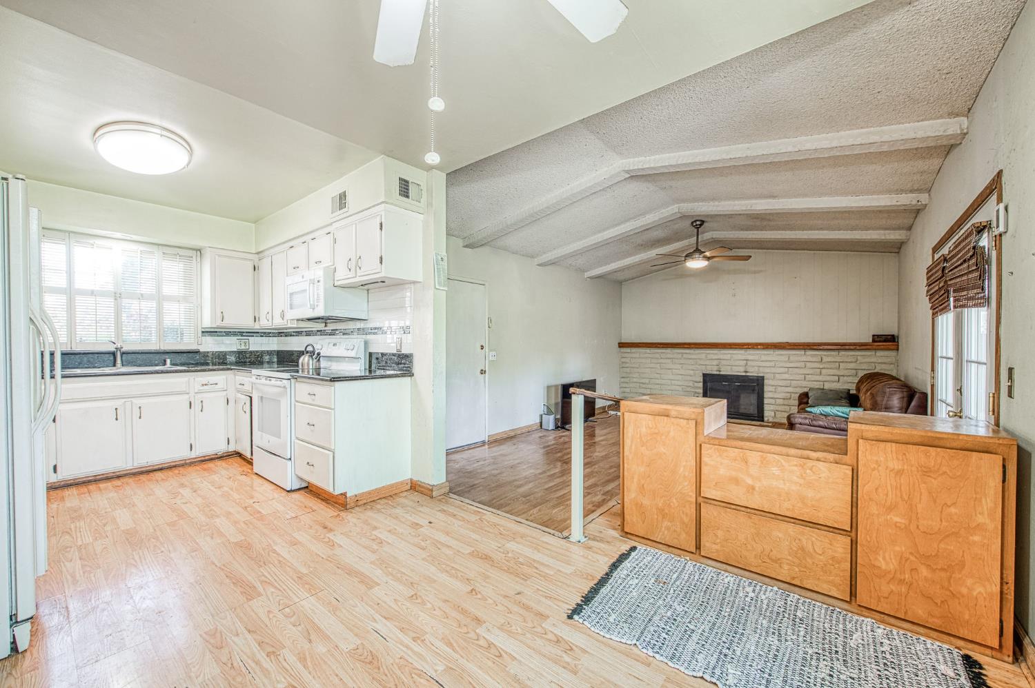 2306 Stanford Ave, Clovis, CA 93611