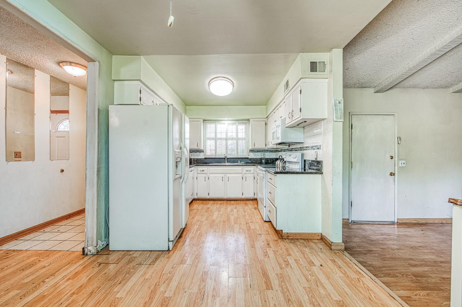 2306 Stanford Ave, Clovis, CA 93611