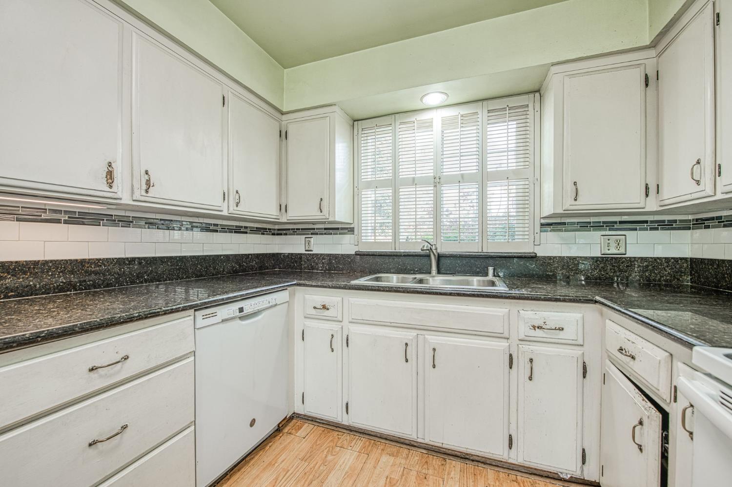 2306 Stanford Ave, Clovis, CA 93611