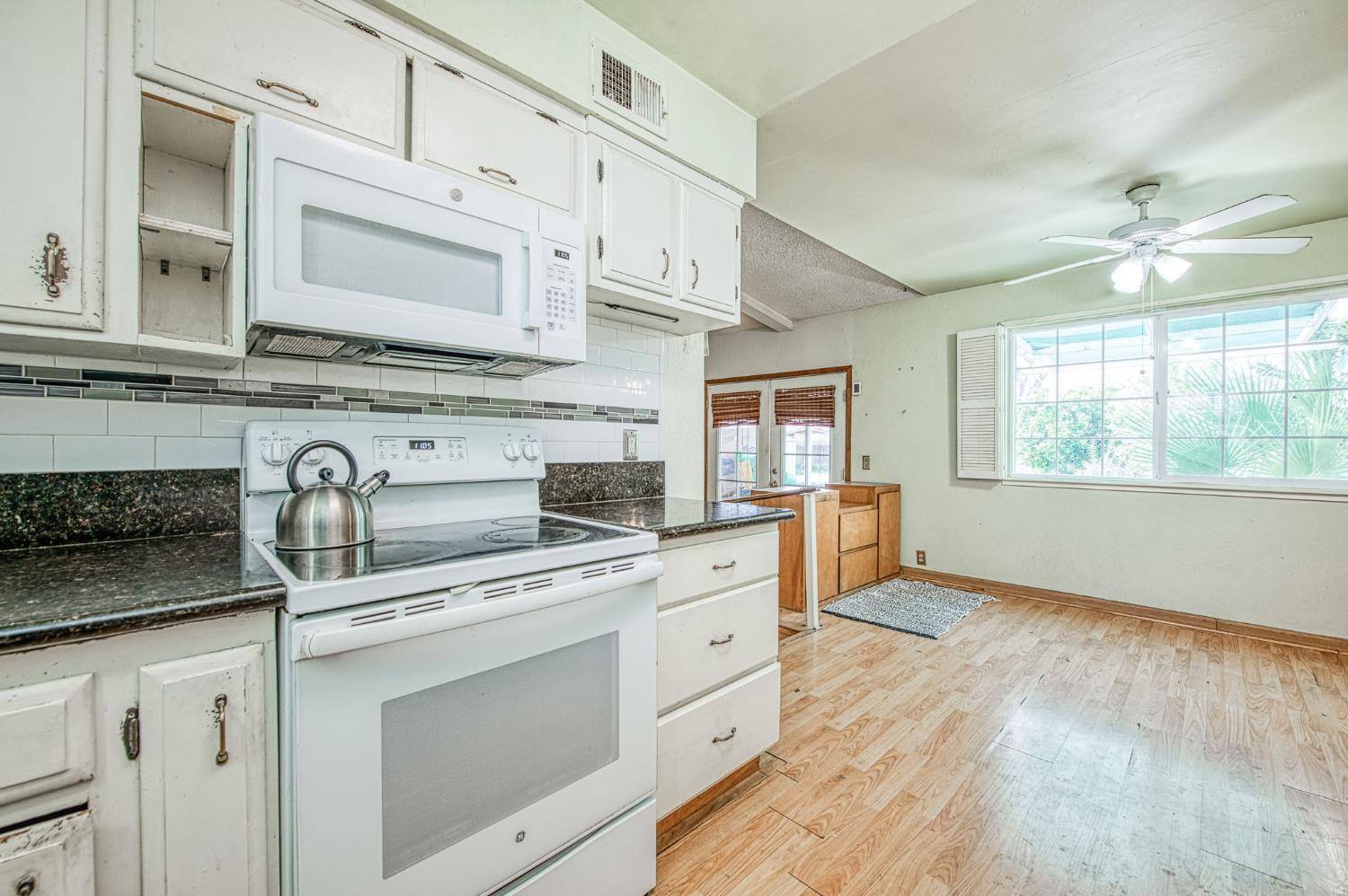 2306 Stanford Ave, Clovis, CA 93611