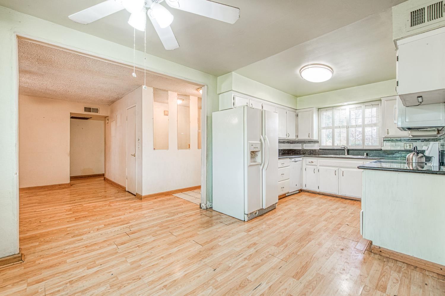 2306 Stanford Ave, Clovis, CA 93611