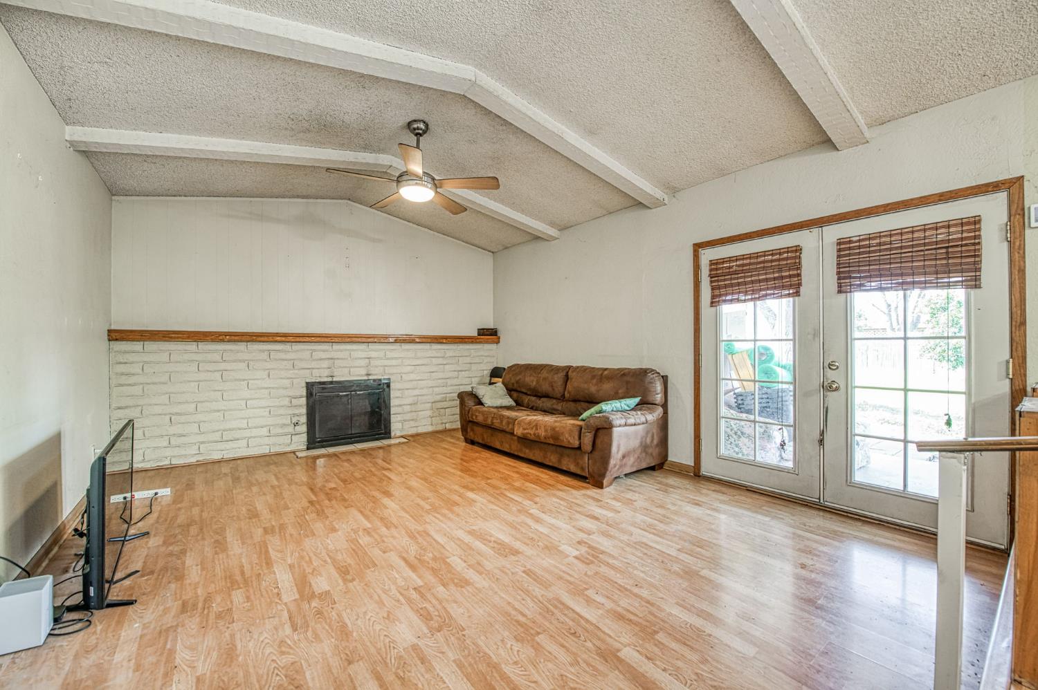 2306 Stanford Ave, Clovis, CA 93611