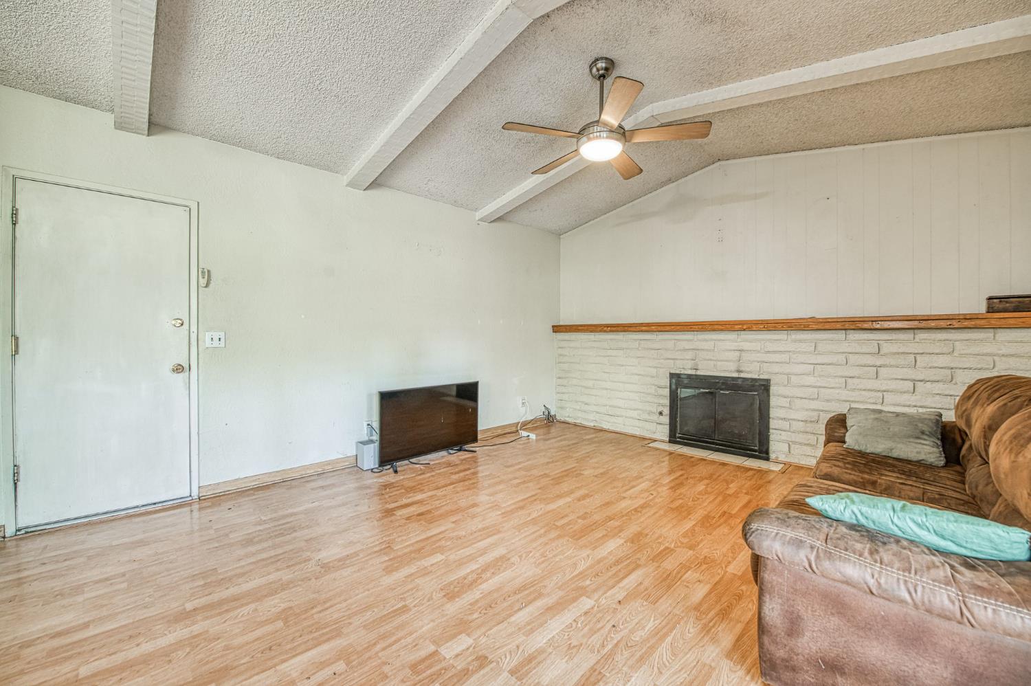 2306 Stanford Ave, Clovis, CA 93611