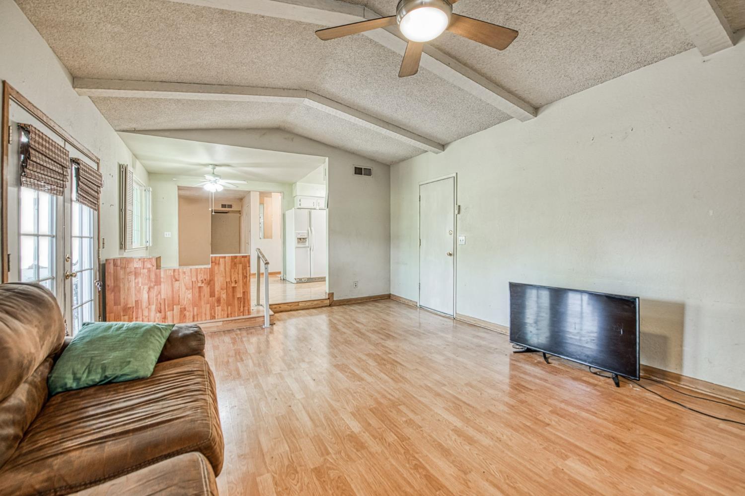 2306 Stanford Ave, Clovis, CA 93611