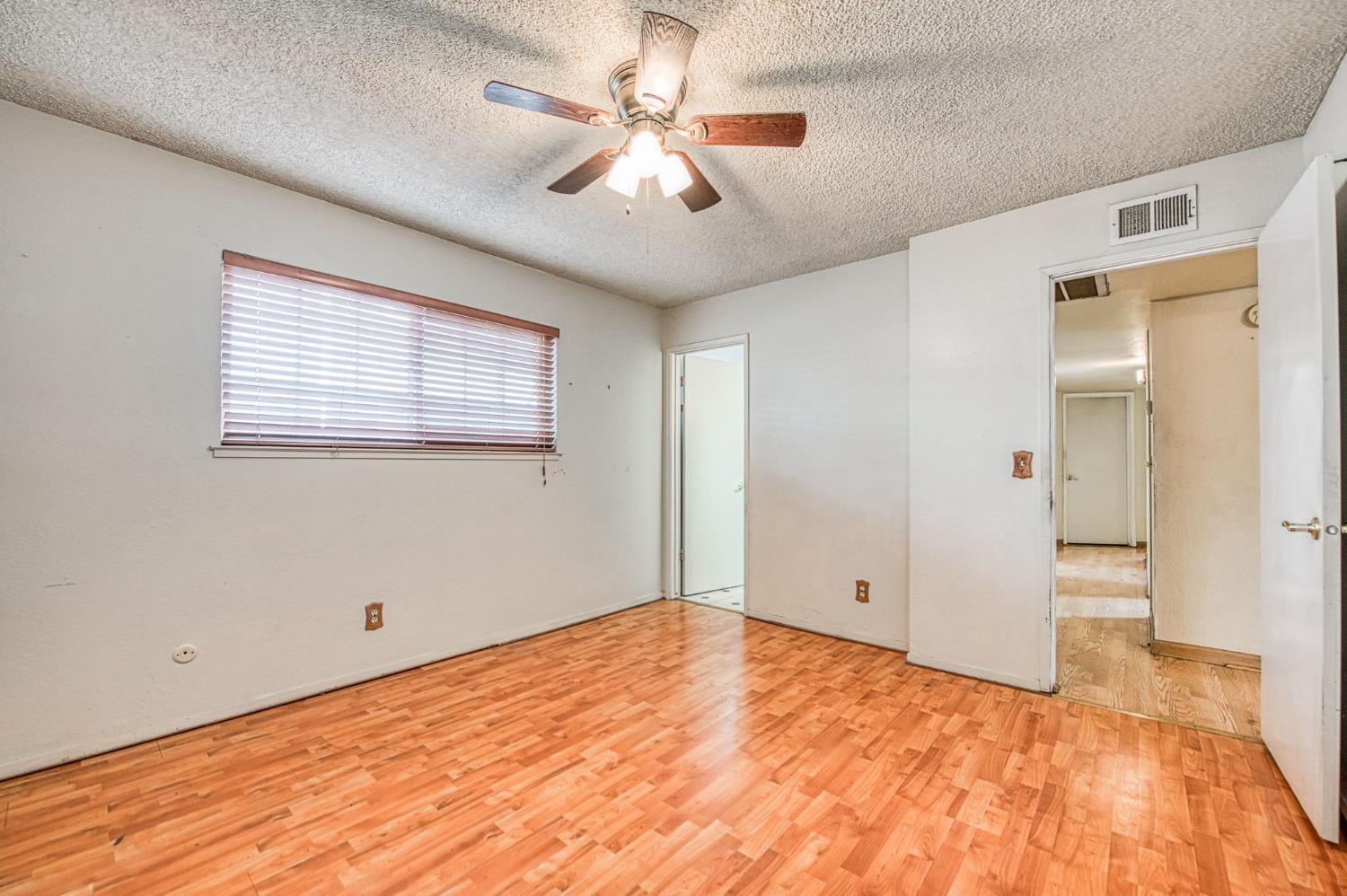 2306 Stanford Ave, Clovis, CA 93611