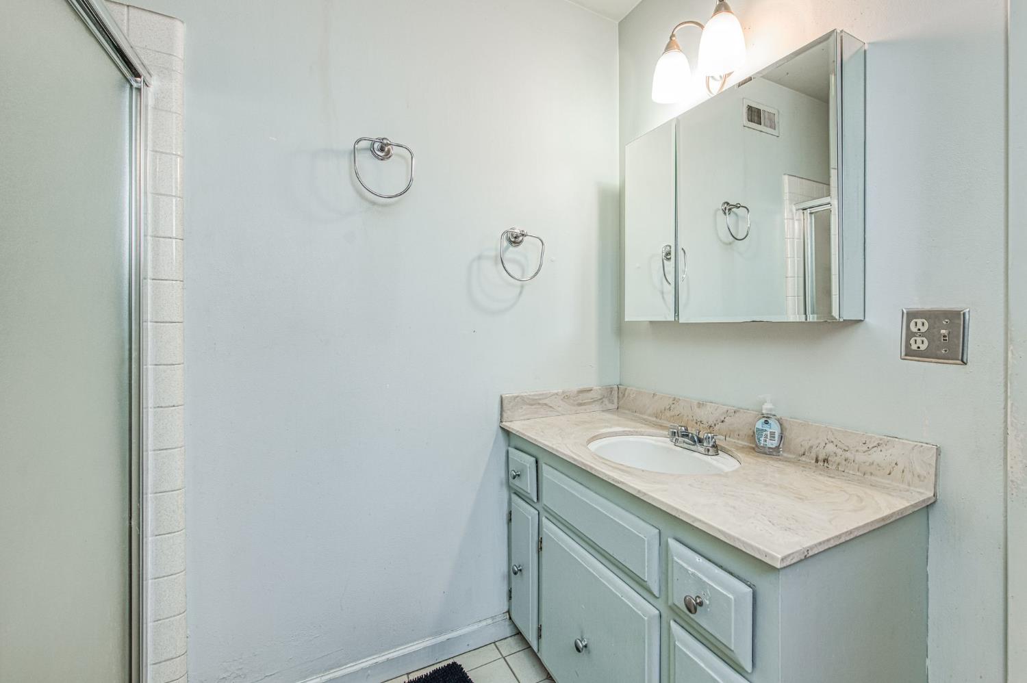 2306 Stanford Ave, Clovis, CA 93611