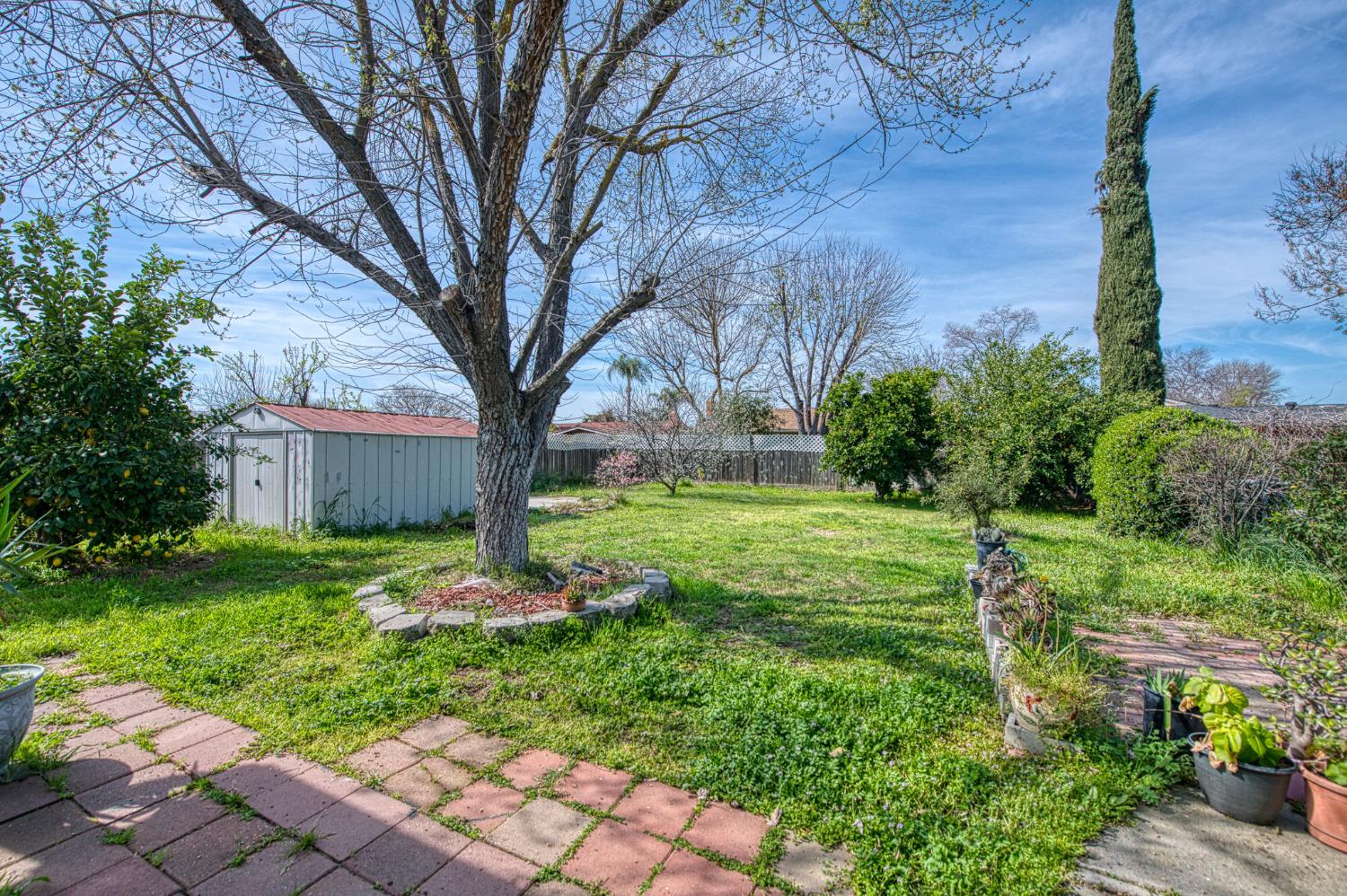 2306 Stanford Ave, Clovis, CA 93611