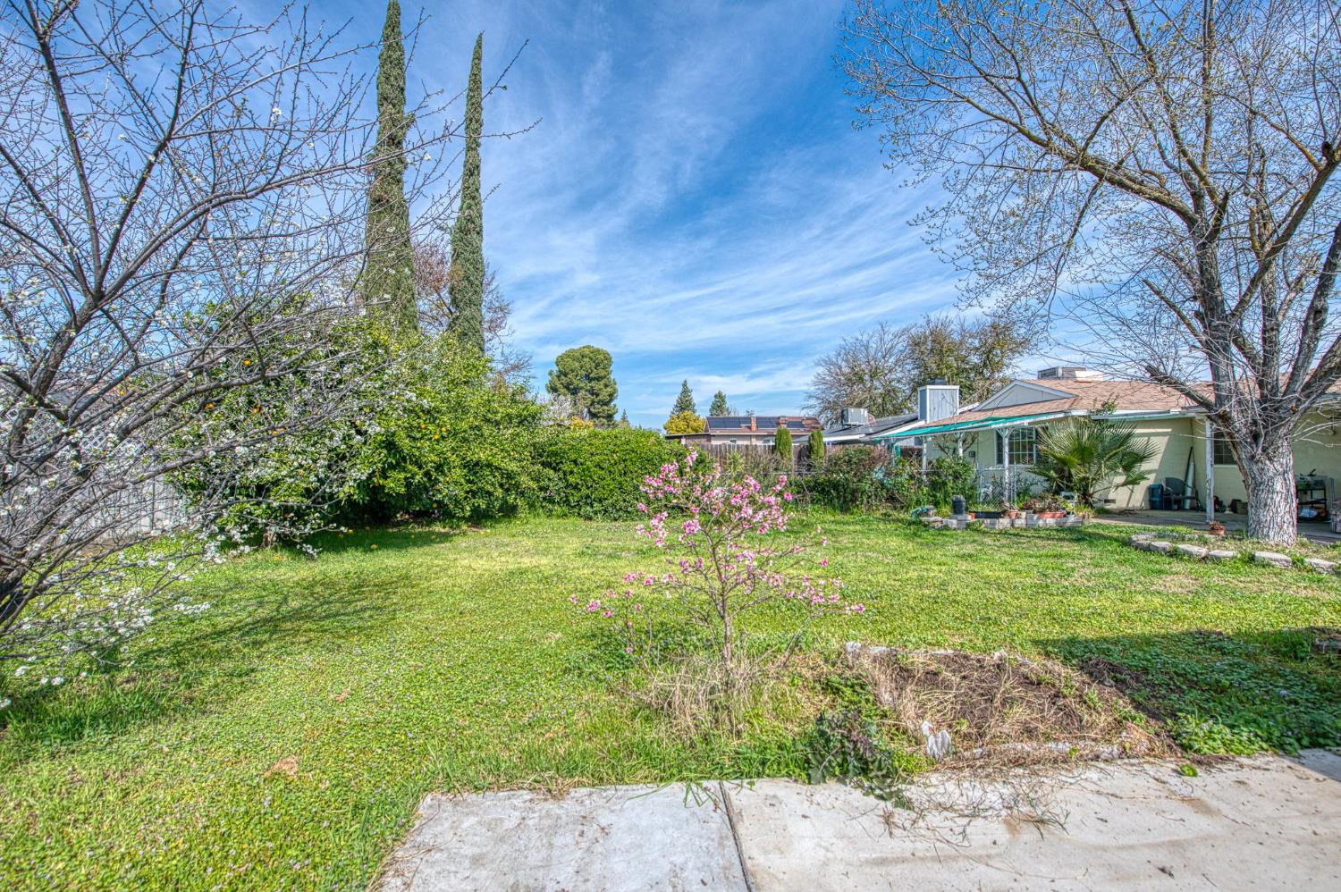 2306 Stanford Ave, Clovis, CA 93611