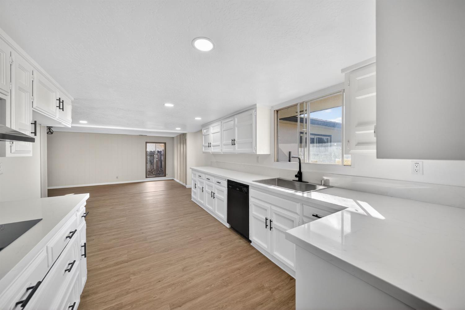 5675 E Ashlan Ave, Fresno, CA 93727