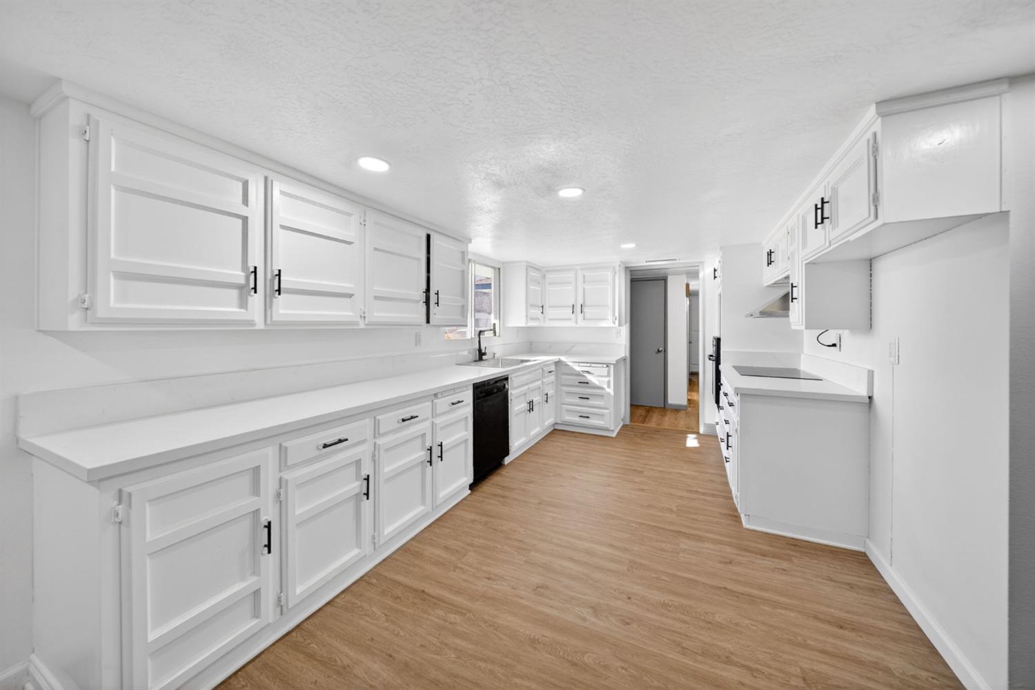 5675 E Ashlan Ave, Fresno, CA 93727