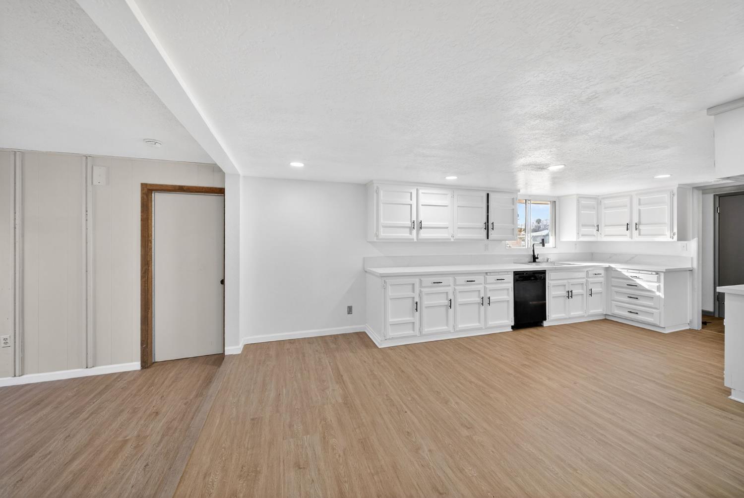 5675 E Ashlan Ave, Fresno, CA 93727