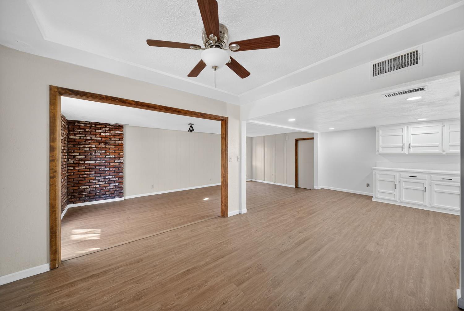 5675 E Ashlan Ave, Fresno, CA 93727