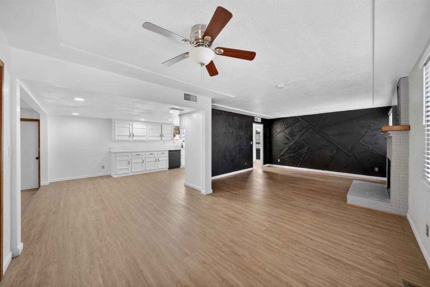 5675 E Ashlan Ave, Fresno, CA 93727